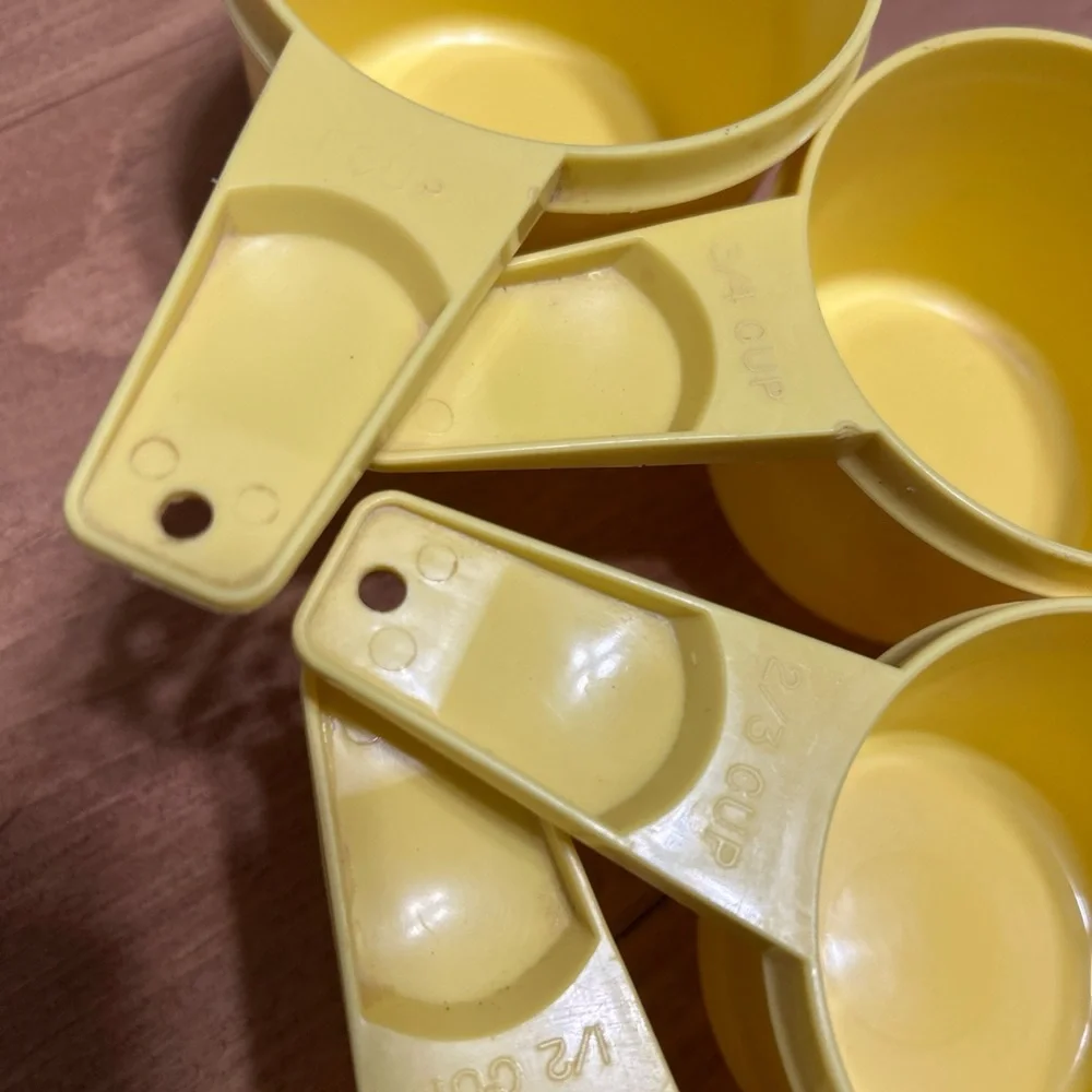 Vintage Tupperware Yellow Measuring Cup Set